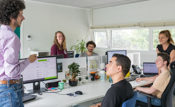 Alma-culture-team-work Alma CAD CAM software team work