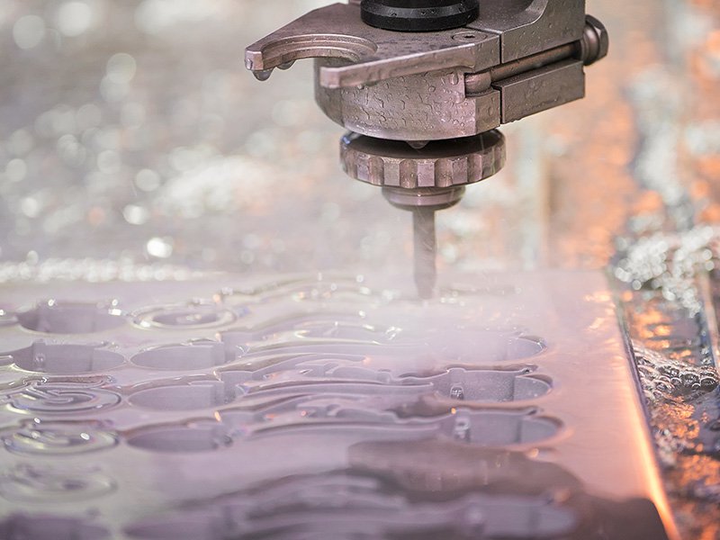 découpe de métal au jet d'eau