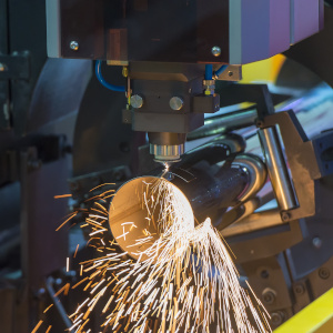 machine cutting a tube with almacam software